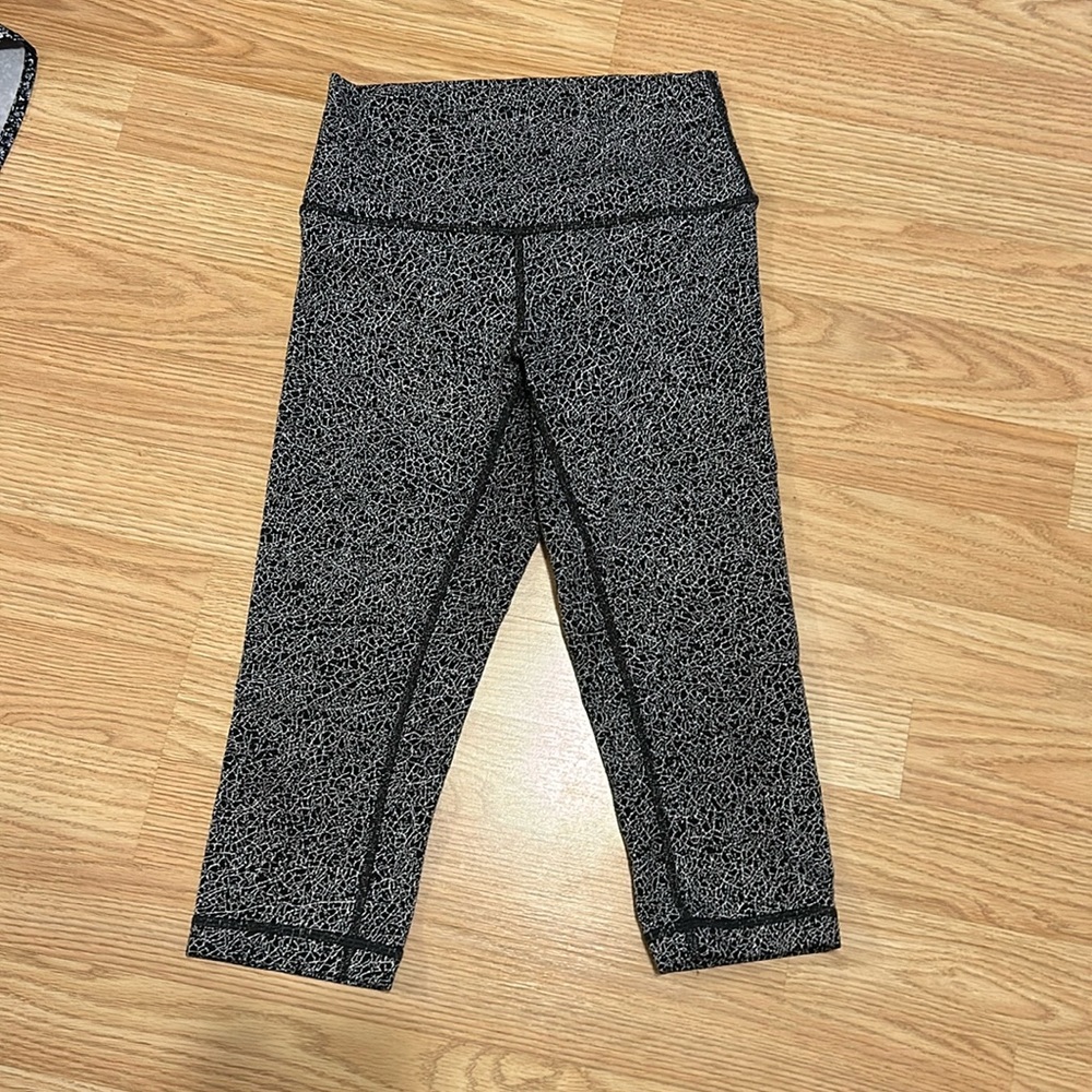 Lululemon athletica leggings. Size 4. Excellent used condition.